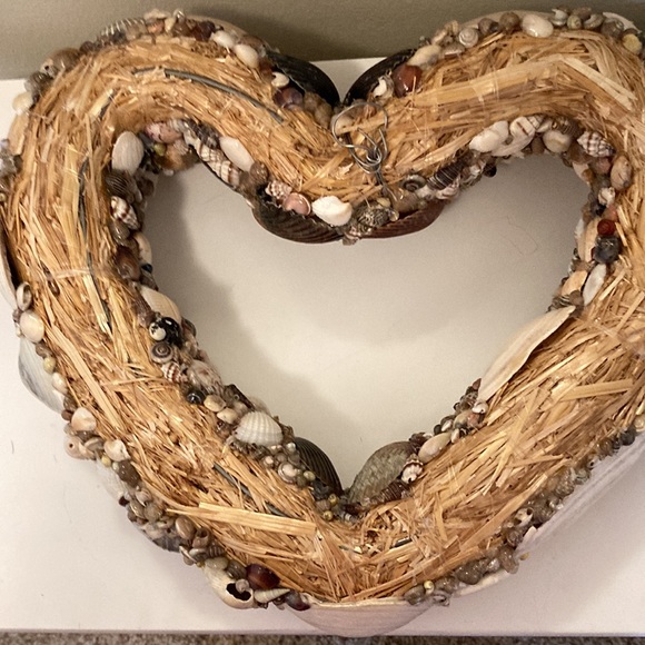 Handmade seashell wreath - Picture 6 of 10